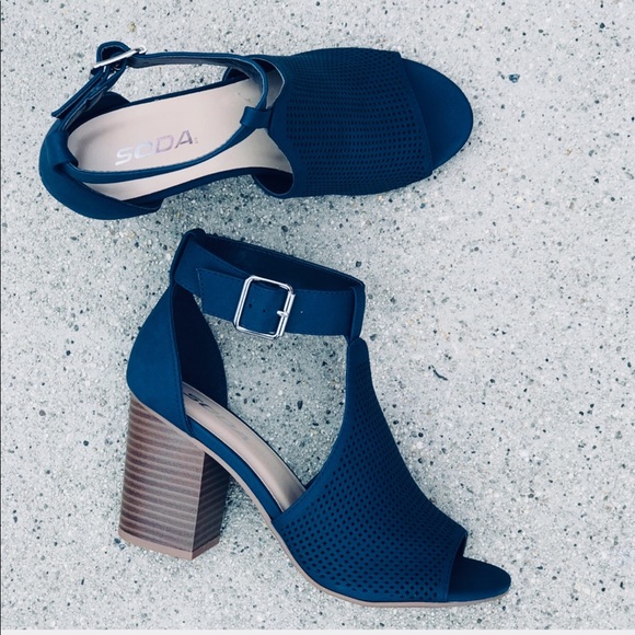 1 Left Malone Navy Peep Toe Block Heel Sandal Sz 6 - Picture 3 of 6